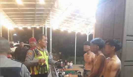 PATROLI MALAM POLSEK WANARAJA AMANKAN 5 REMAJA YANG KONSUMSI MIRAS