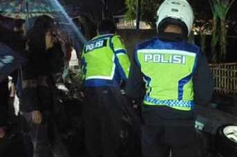 Respons Cepat Polsek Kadungora Tangani Kecelakaan Lalu Lintas Tunggal di Gandamekar