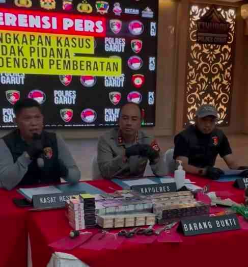 Polres Garut Bekuk Residivis yang Bobol Atap Indomaret di Leles